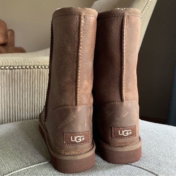 UGG Classic Short Leather - Picture 3 of 5